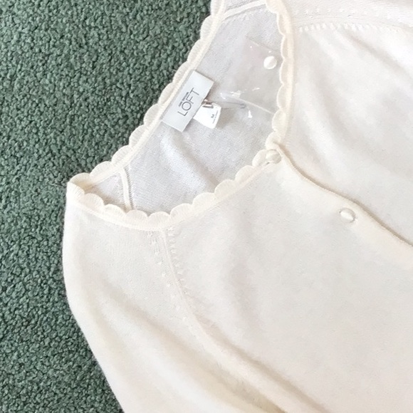 Elegant White cardigan Sweater - Picture 2 of 7